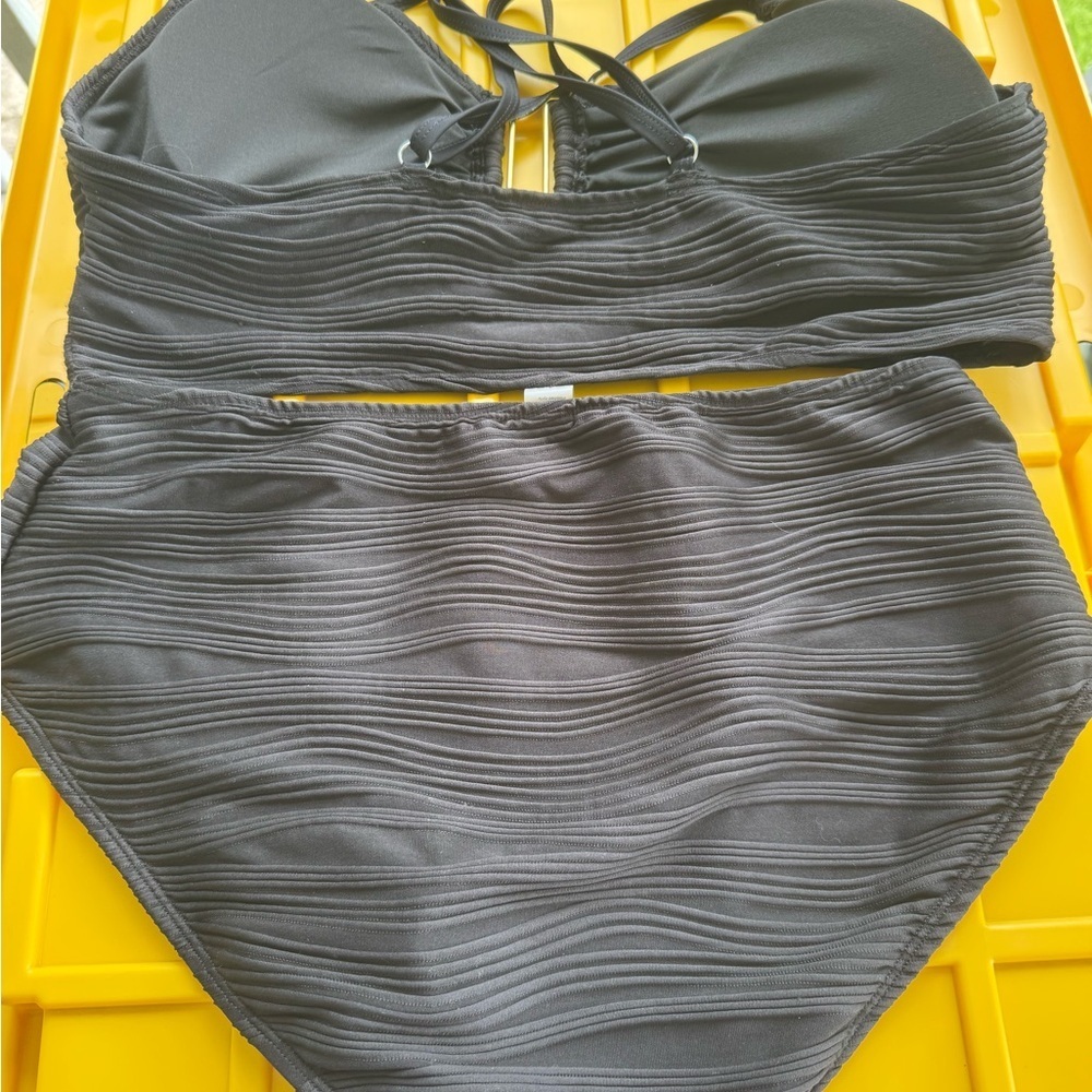 Black Ruched Bikini Set - Picture 4 of 9